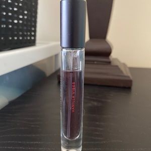 Juliet Has A Gun Vanilla Vibes travel spray